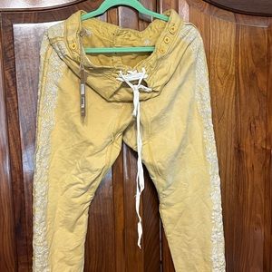 Magnolia pearl under Johns